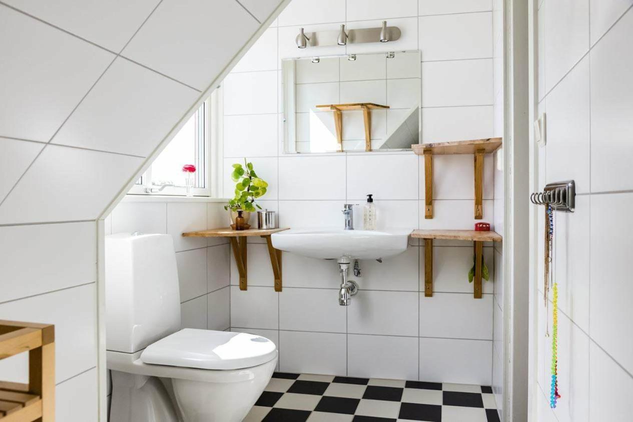 Egen Ovanvaning I Charmig Villa Naera Havet 斯塔德 外观 照片