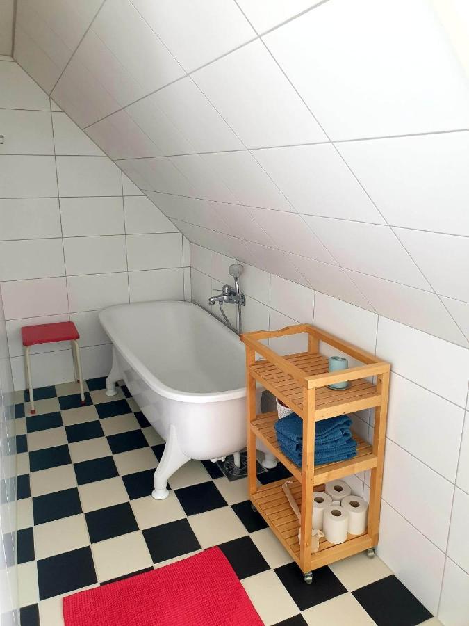 Egen Ovanvaning I Charmig Villa Naera Havet 斯塔德 外观 照片
